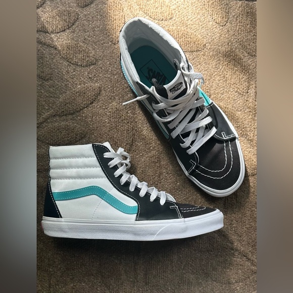 Vans Other - Vans Men’s Sport SK8-Hi Skate Shoes Sneakers White/Black VN0A5JMJ93U
US9,5